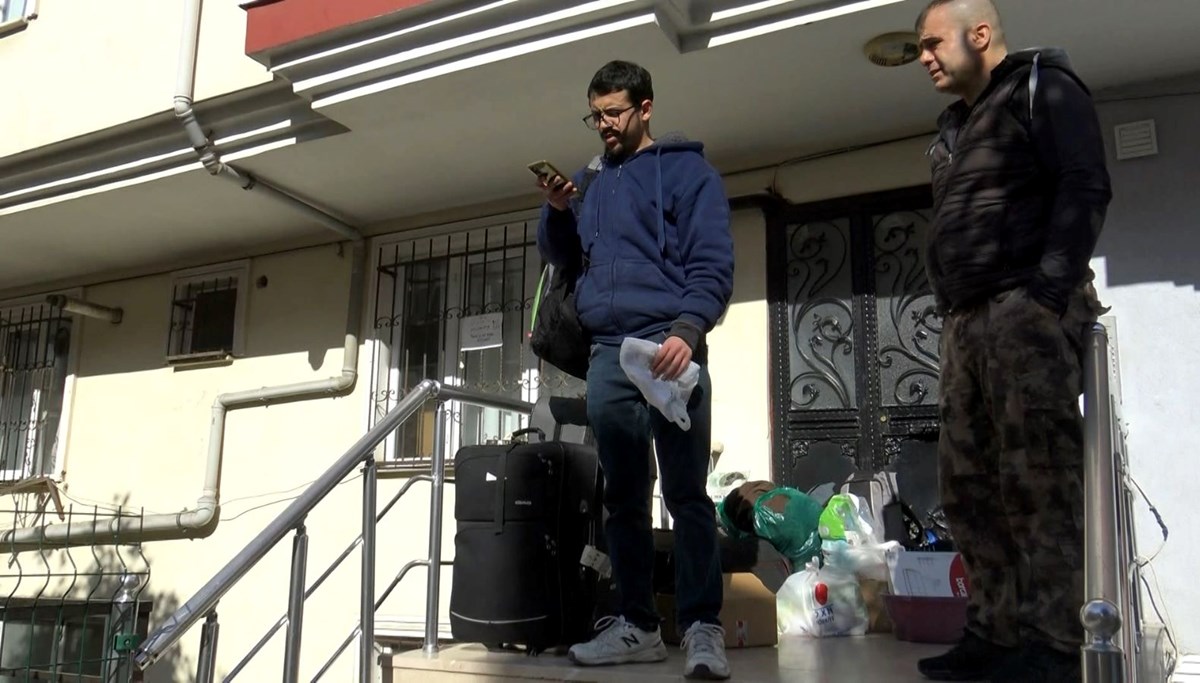Polis gelince birikmiş kirasını ödeyip evden ayrıldı Polis gelince birikmiş kirasını ödeyip evden ayrıldı