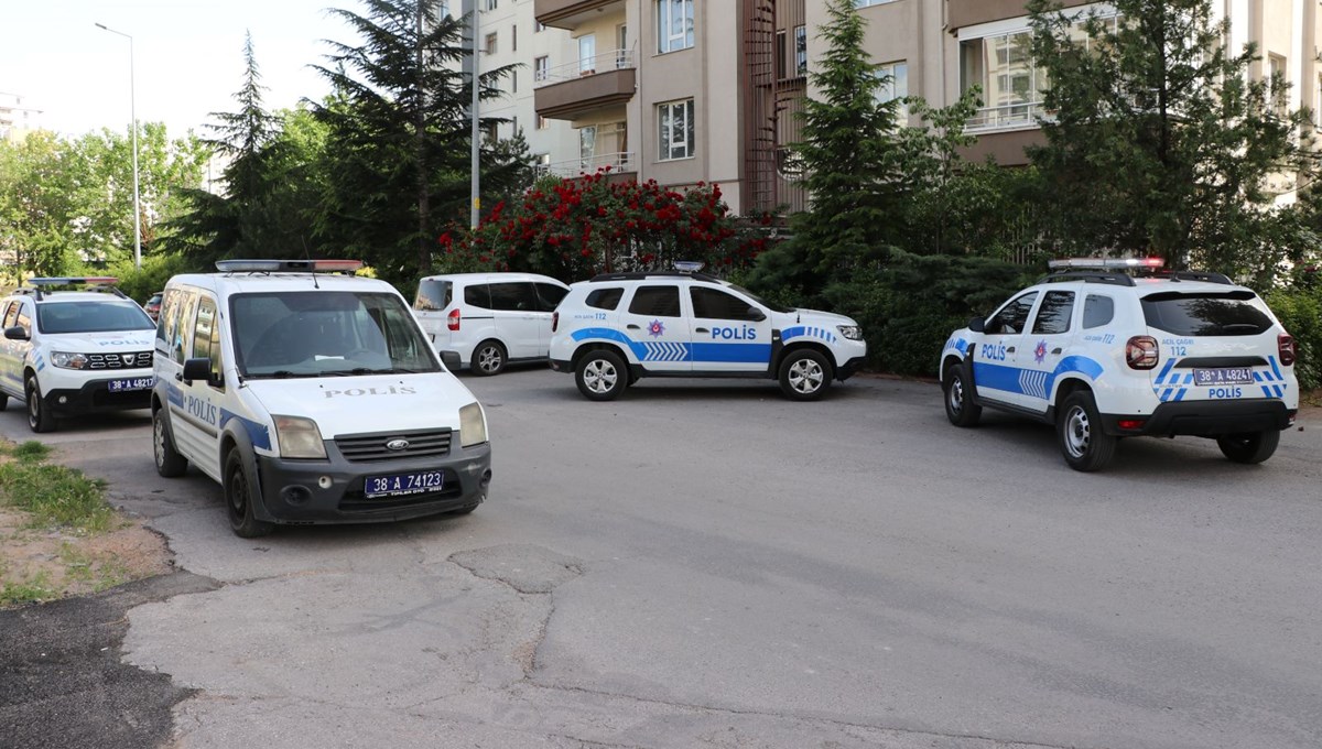Boşanma aşamasındaki eşinin yüzünü cam parçasıyla kesti Boşanma aşamasındaki eşinin yüzünü cam parçasıyla kesti