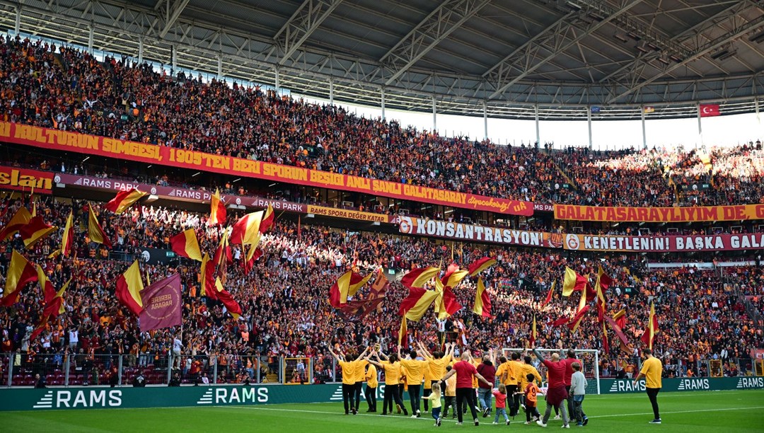 Galatasaray'da kombineler tükendi: 2.5 milyar TL gelir beklentisi