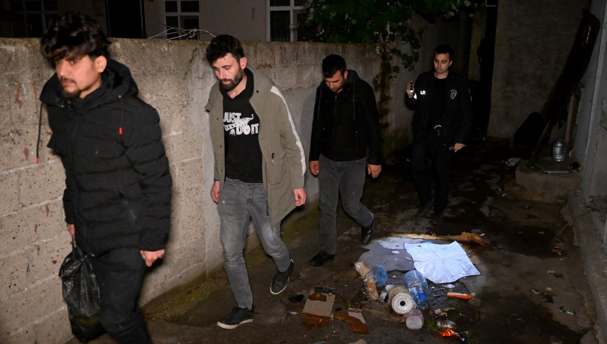 Edirne'de operasyon: Bir evde 16 düzensiz göçmen yakalandı Edirne'de operasyon: Bir evde 16 düzensiz göçmen yakalandı