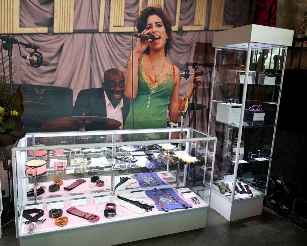 Amy Winehouse'un son konserinde giydiği elbiseye rekor fiyat - 8