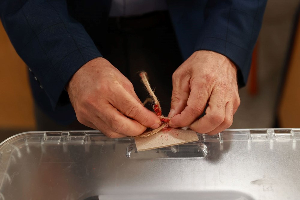 تركيا اليوم من فاز في المدن الكبرى؟ فاز حزب الشعب الجمهوري بـ 14 مقعدًا، بينما فاز حزب العدالة والتنمية بـ 12 من فاز في المدن الكبرى؟ فاز حزب الشعب الجمهوري بـ14 مقعدًا، وفاز حزب العدالة والتنمية بـ12 مدينة حضرية - 12