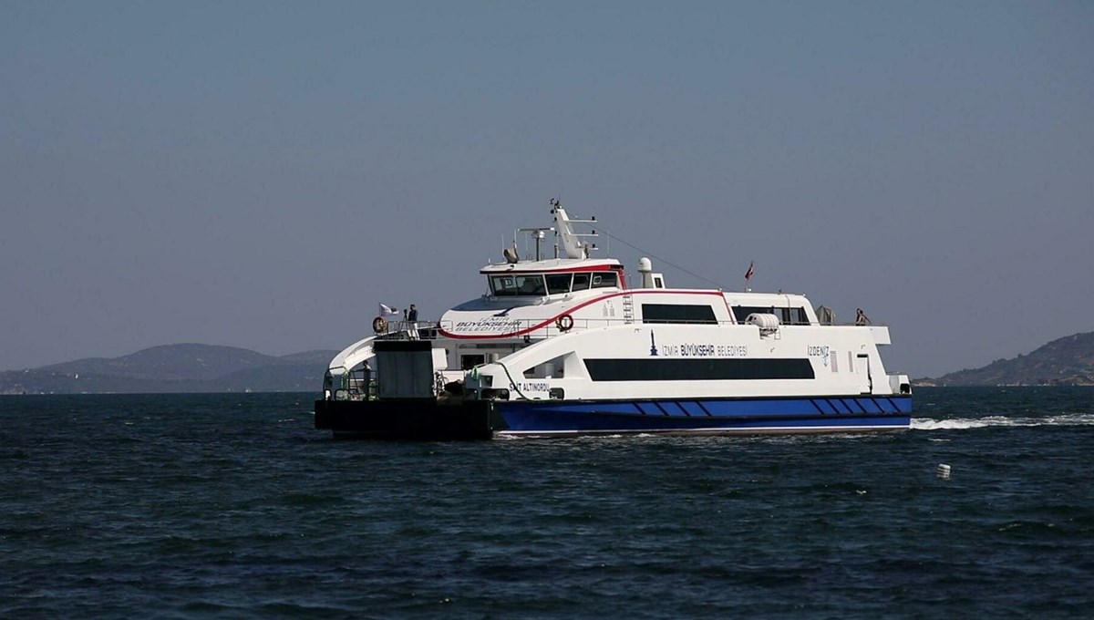 İzmir'de vapur seferlerine lodos engeli İzmir'de vapur seferlerine lodos engeli