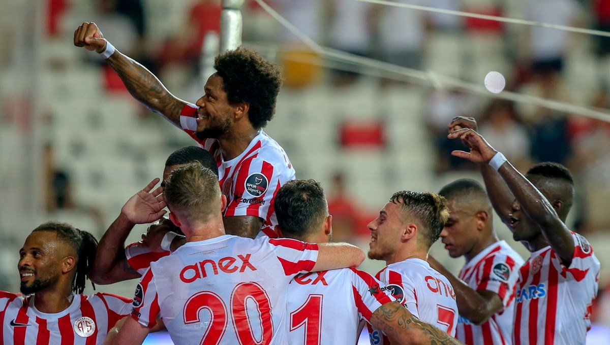 Antalyaspor, Trabzonspor karşısında farklı kazandı Antalyaspor, Trabzonspor karşısında farklı kazandı