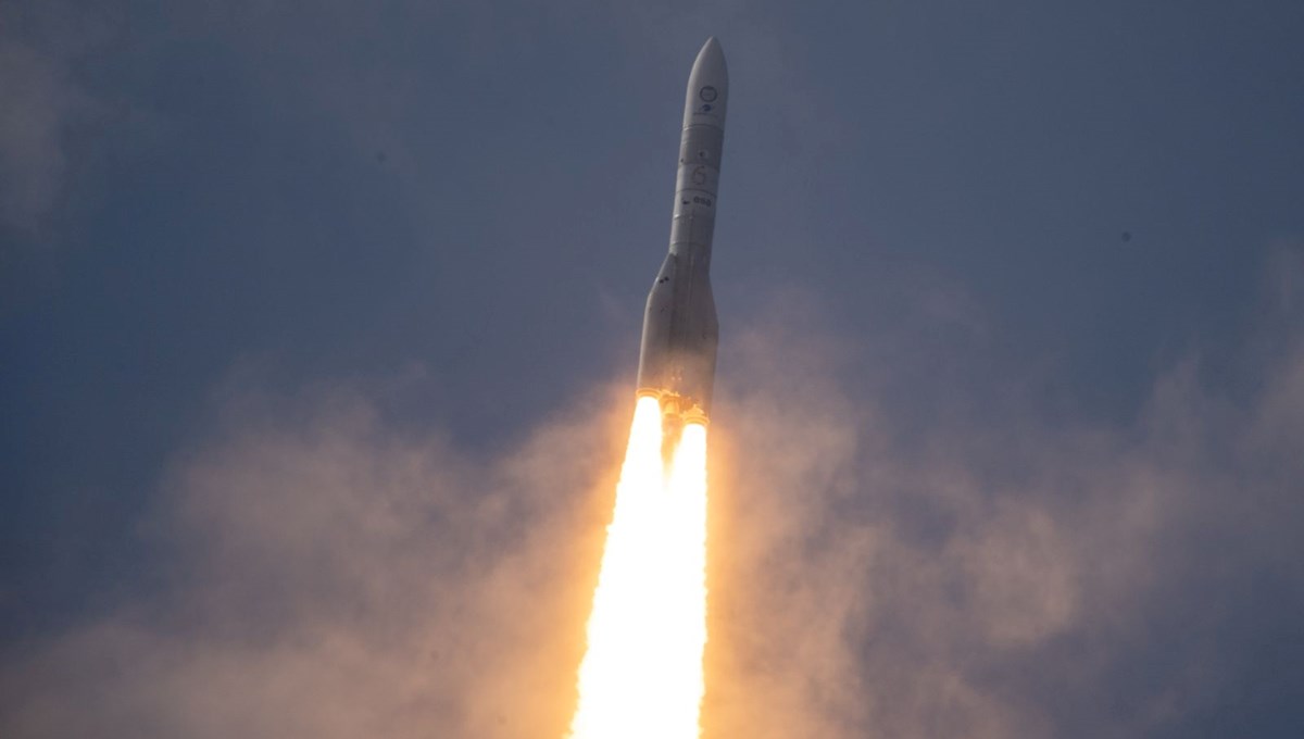 ESA Ariane 6 roketini fırlattı: "Avrupa uzaya geri döndü"
