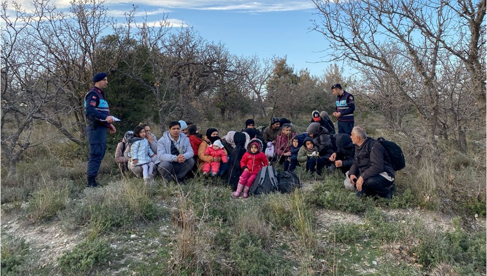 Çanakkale'de 75 düzensiz göçmen yakalandı