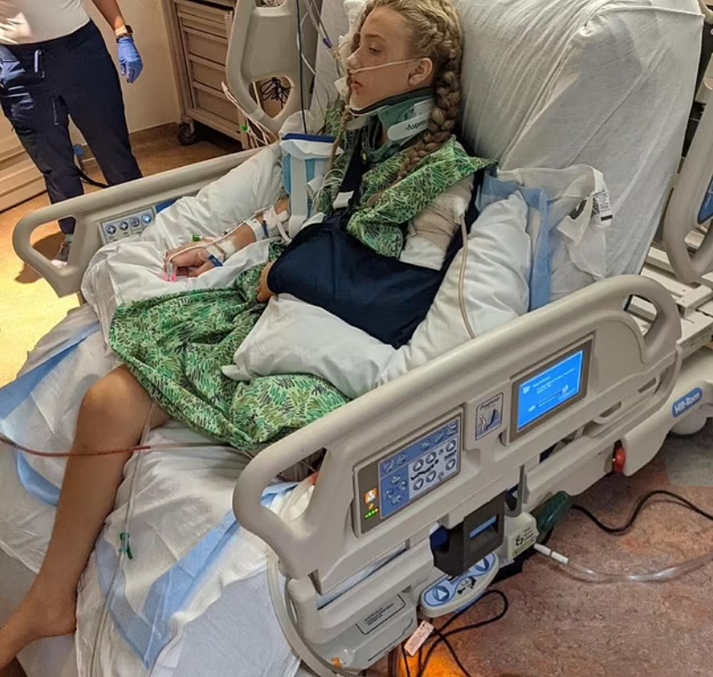 Trafik kazasında arabadan fırlayan genç kız elektrik tellerinde asılı kaldı - 3