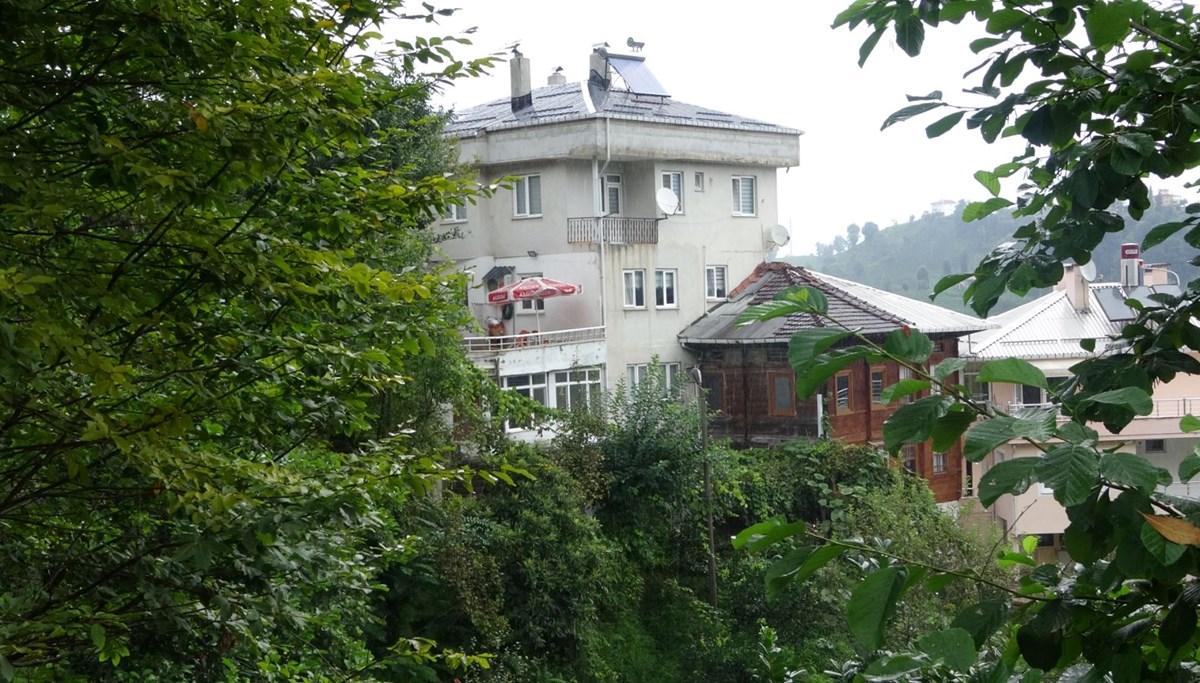 Dede yadigarı ahşap eve betonarmeli ilginç koruma Dede yadigarı ahşap eve betonarmeli ilginç koruma