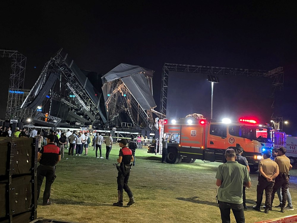 İzmir'de Tarkan konseri için kurulan sahne çöktü - 5