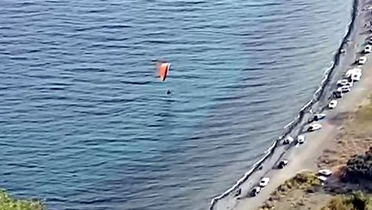 Tekirdağ’da havada korku dolu anlar: Hızla irtifa kaybedip denize düştü Tekirdağ’da havada korku dolu anlar: Hızla irtifa kaybedip denize düştü