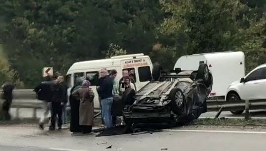 D-100’de sürücüsünün kontrolünden çıkan otomobil takla attı: 1 yaralı