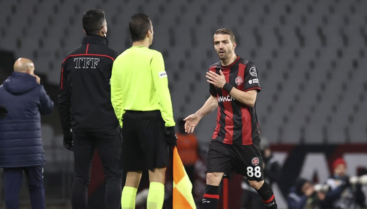 PFDK, Fatih Karagümrüklü futbolcu Caner Erkin'e 3 maç men cezası verdi PFDK, Fatih Karagümrüklü futbolcu Caner Erkin'e 3 maç men cezası verdi