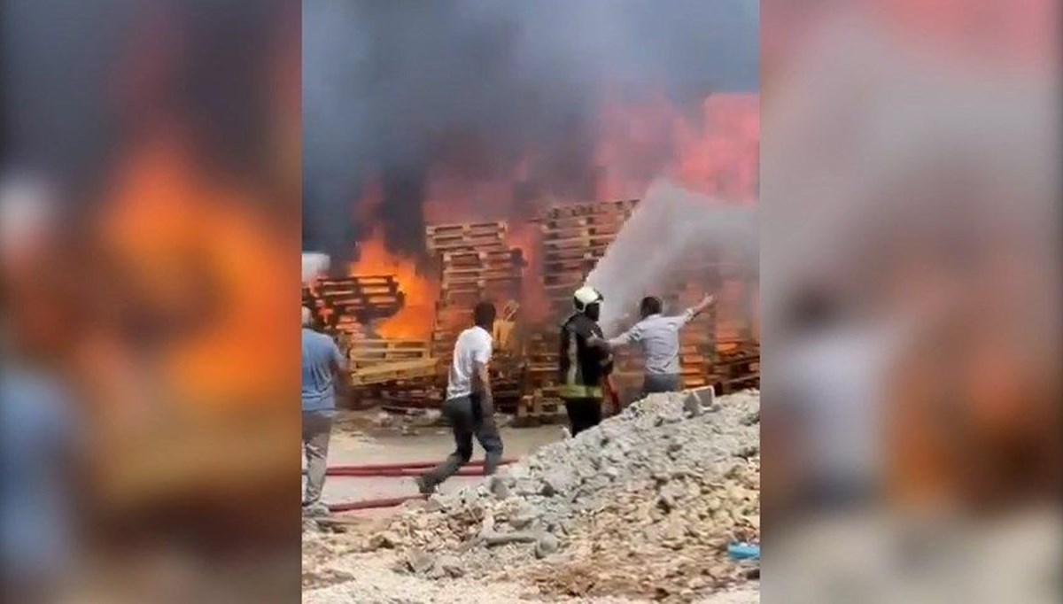 Geri dönüşüm fabrikasında korkutan yangın Geri dönüşüm fabrikasında korkutan yangın