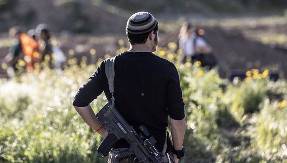 İsrailli yerleşimciler, Filistinlilerin evlerini yaktı