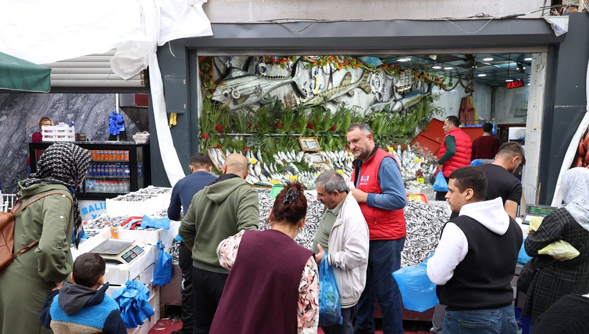 Tezgahta bollaştı, fiyatlar düştü: 100 liraya kadar geriledi