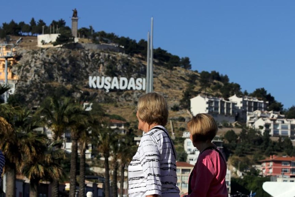 Dünya turuna çıkan kruvaziyer Kuşadası'nda - 1