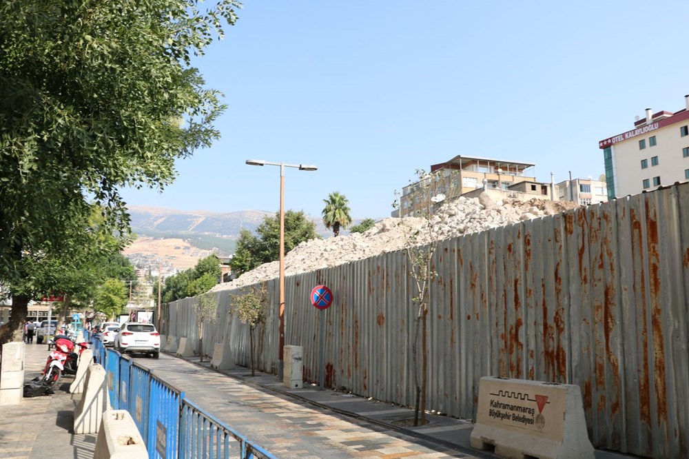 Dünyanın en saçma binasının enkazı da dert oldu - 1