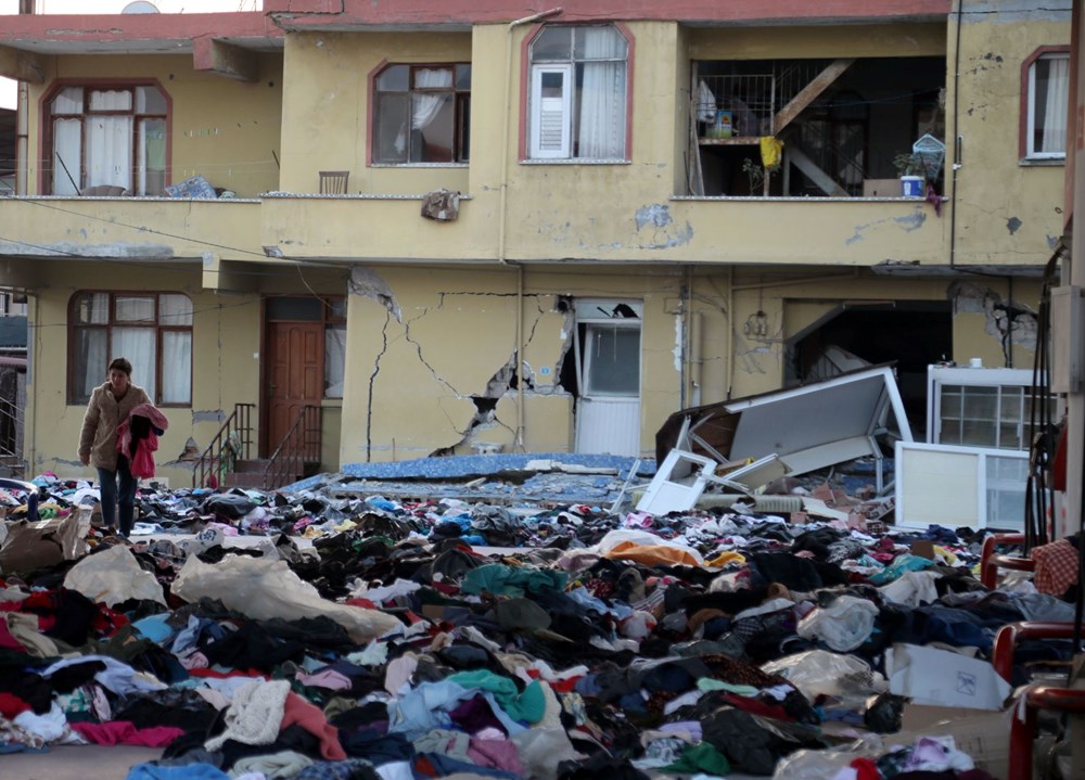 Yardım malzemelerini cadde ve sokaklara bıraktılar - 6