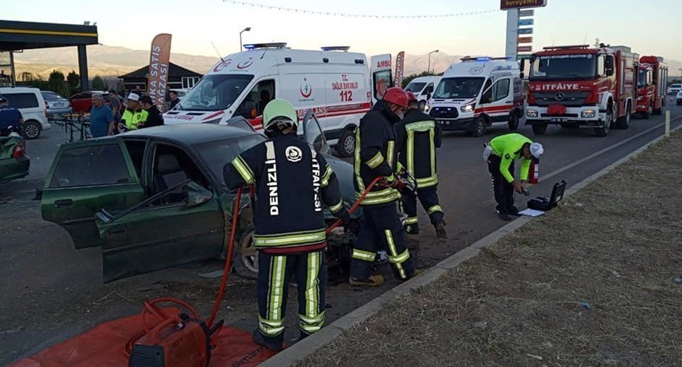 Lastiği patlayan otomobil dehşet saçtı: 1 bebek öldü, 9 kişi yaralandı - 1