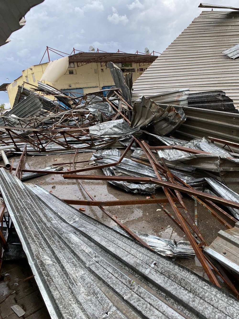 Antalya Kumluca'da kuvvetli rüzgar ve dolu: 1 ölü - 10