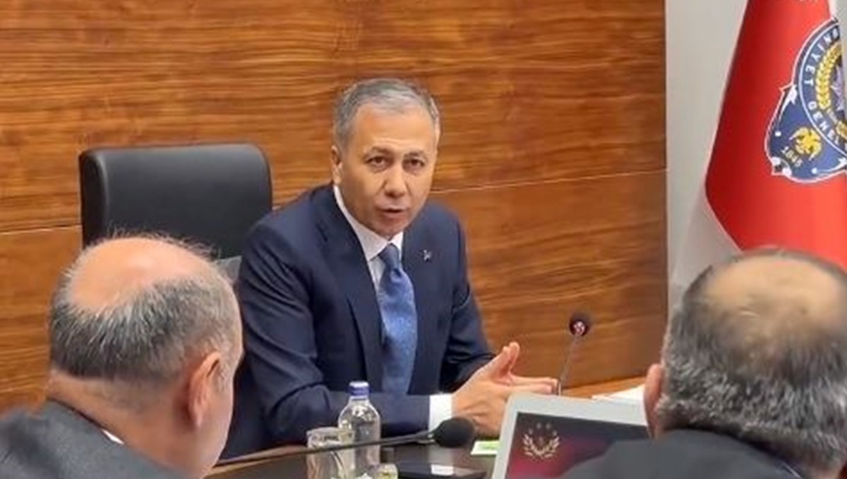İçişleri Bakanı Yerlikaya, üst düzey emniyet mensuplarıyla toplantı yaptı İçişleri Bakanı Yerlikaya, üst düzey emniyet mensuplarıyla toplantı yaptı