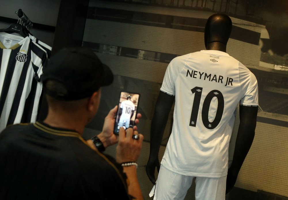 Yıldız futbolcu Neymar her şeyin başladığı yerde: "Prens geri döndü!" - 14