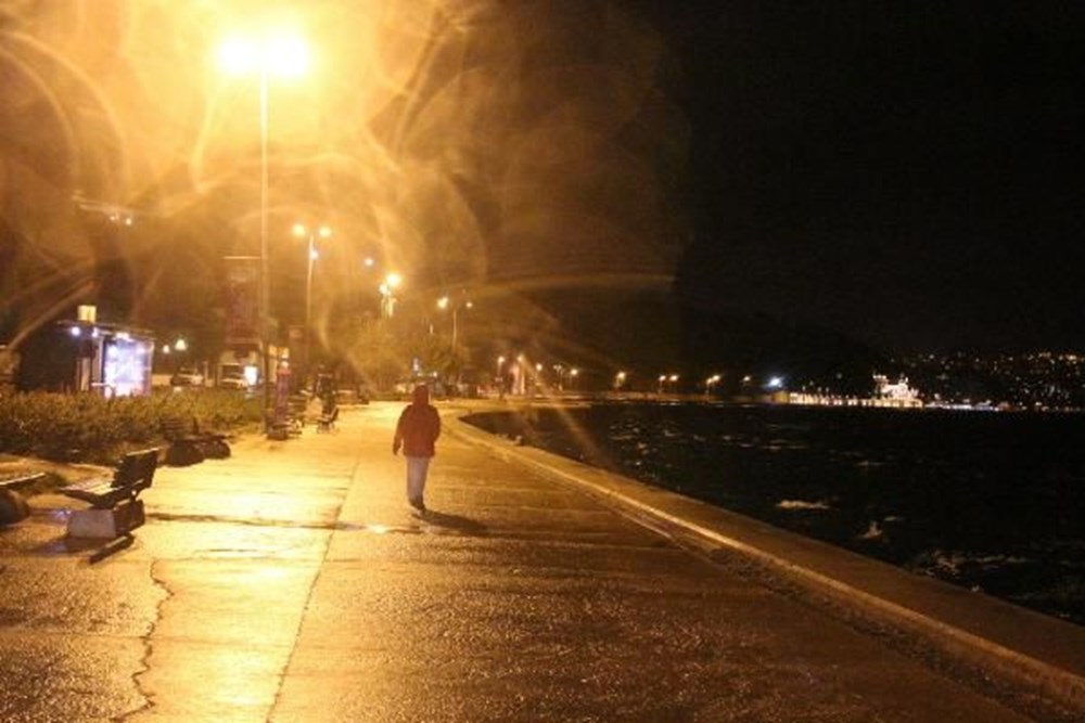 İstanbul'da gökyüzünü kara bulutlar kapladı - 10