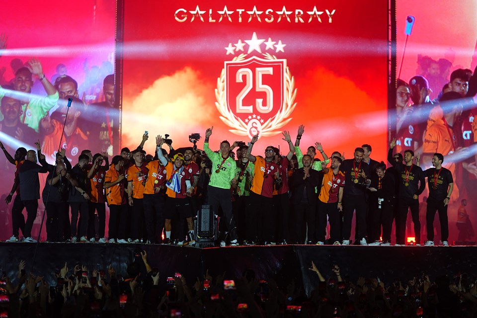 Galatasaray'ın şampiyonluk kutlamasına katılan kişi sayısı belli oldu: 100 binlerce taraftar akın etti - 1