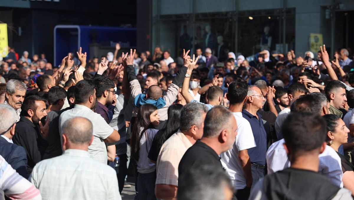 Diyarbakır’da izinsiz gösteri: 6 kişi gözaltına alındı Diyarbakır’da izinsiz gösteri: 6 kişi gözaltına alındı