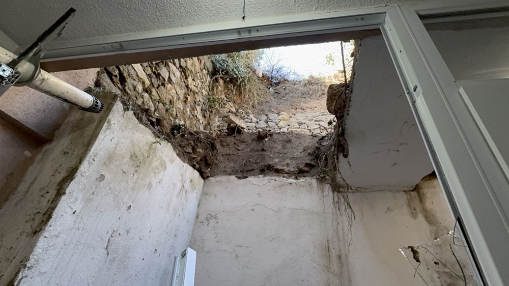 Beşiktaş'ta toprak kayması: Üç dairede hasar oluştu - 5