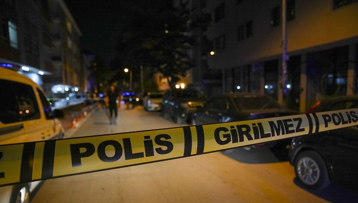 Eski bakan Abdüllatif Şener'in oğlu, rehin aldığı anneannesini silahla vurarak öldürdü Eski bakan Abdüllatif Şener'in oğlu, rehin aldığı anneannesini silahla vurarak öldürdü