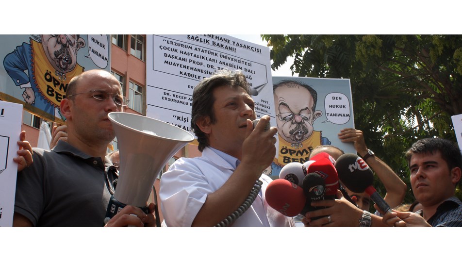 Doktorlar, Akdağ'ı protesto etti