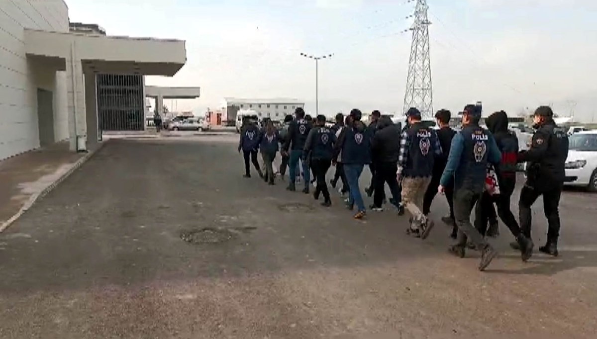 Bin liralık hediye çekine kimlik bilgisi: 200 milyon liralık vurgun yaptılar Bin liralık hediye çekine kimlik bilgisi: 200 milyon liralık vurgun yaptılar