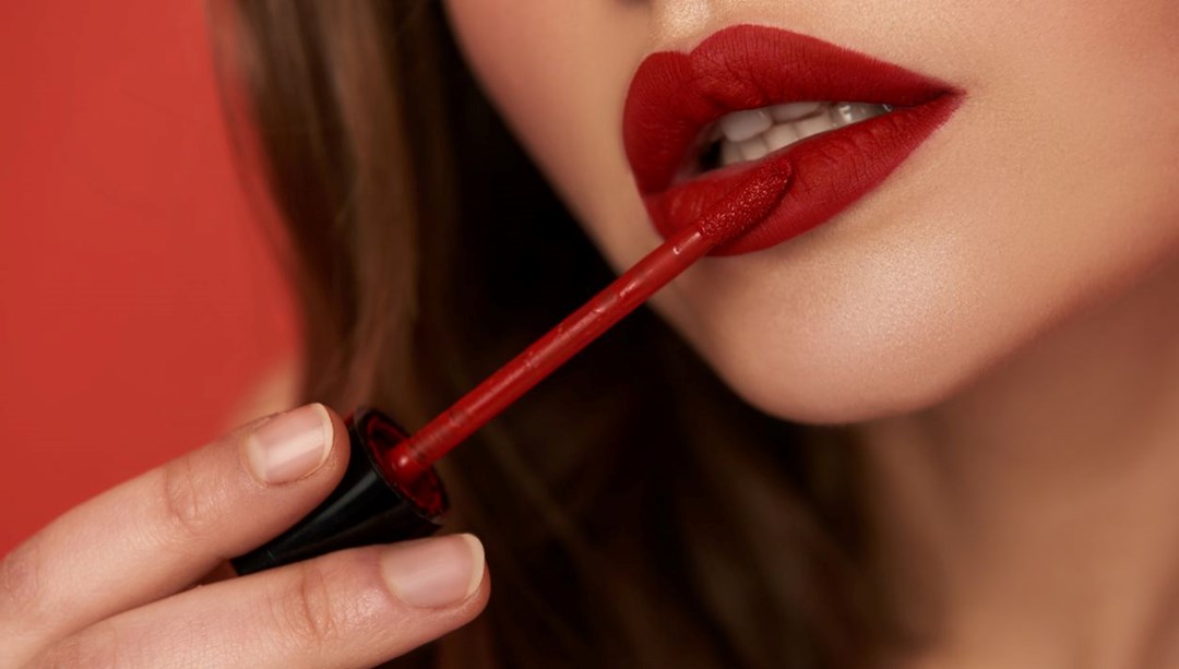 Ruj sürmeyi seviyor musunuz? Bu tehlikeli hastalıkların nedeni olabilir