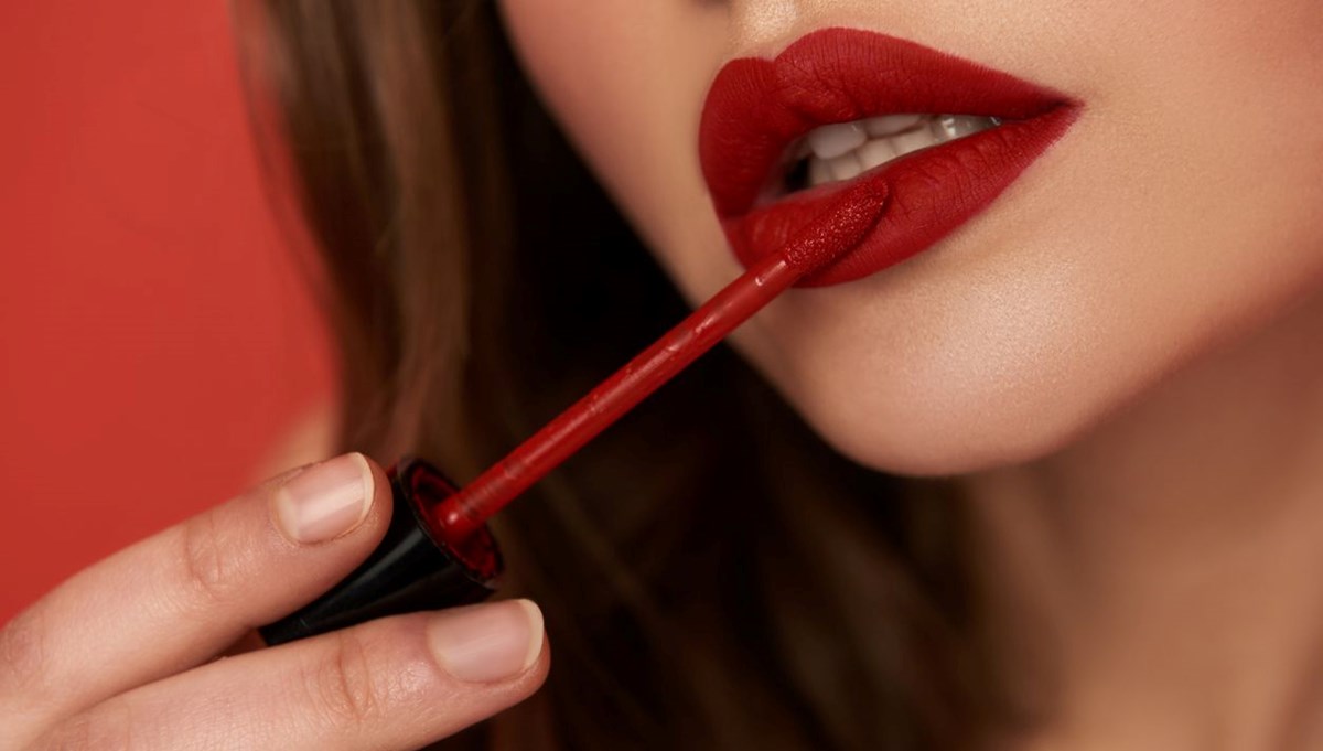 Ruj sürmeyi seviyor musunuz? Bu tehlikeli hastalıkların nedeni olabilir