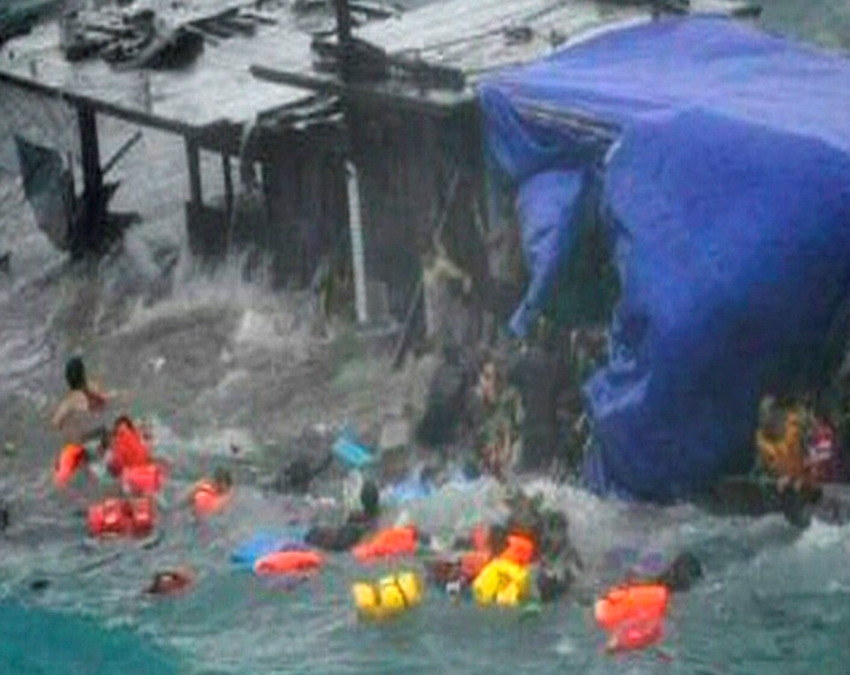Mülteci teknesinde facia: 27 ölü  - 1