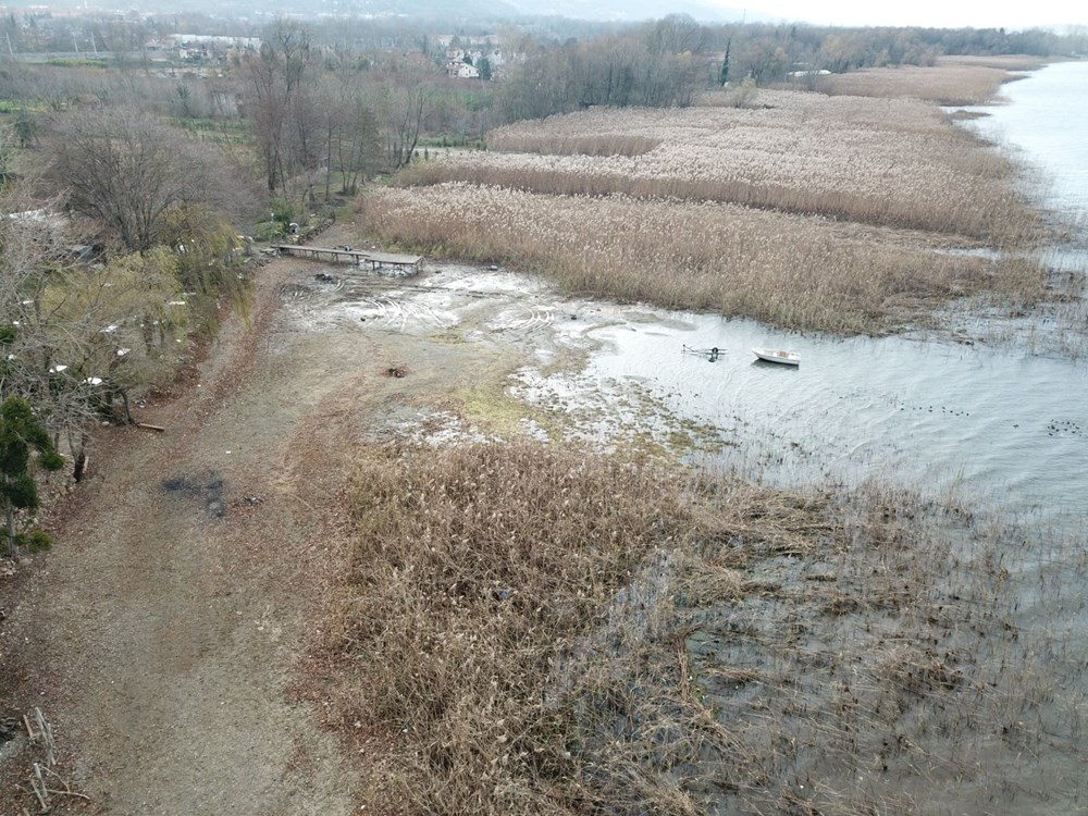 Sapanca Gölü'nde su seviyesi düştü, rıhtımlar ortada kaldı - 1