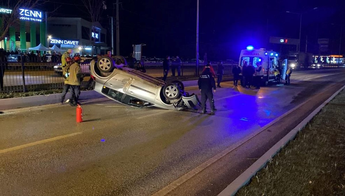 Kayganlaşan yolda otomobil takla atta: 1 yaralı Kayganlaşan yolda otomobil takla atta: 1 yaralı