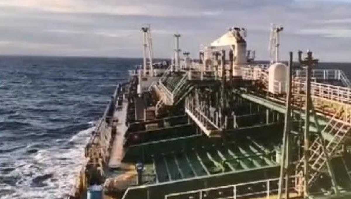 Karadeniz’deki fırtına 183 metrelik gemiyi beşik gibi salladı Karadeniz’deki fırtına 183 metrelik gemiyi beşik gibi salladı