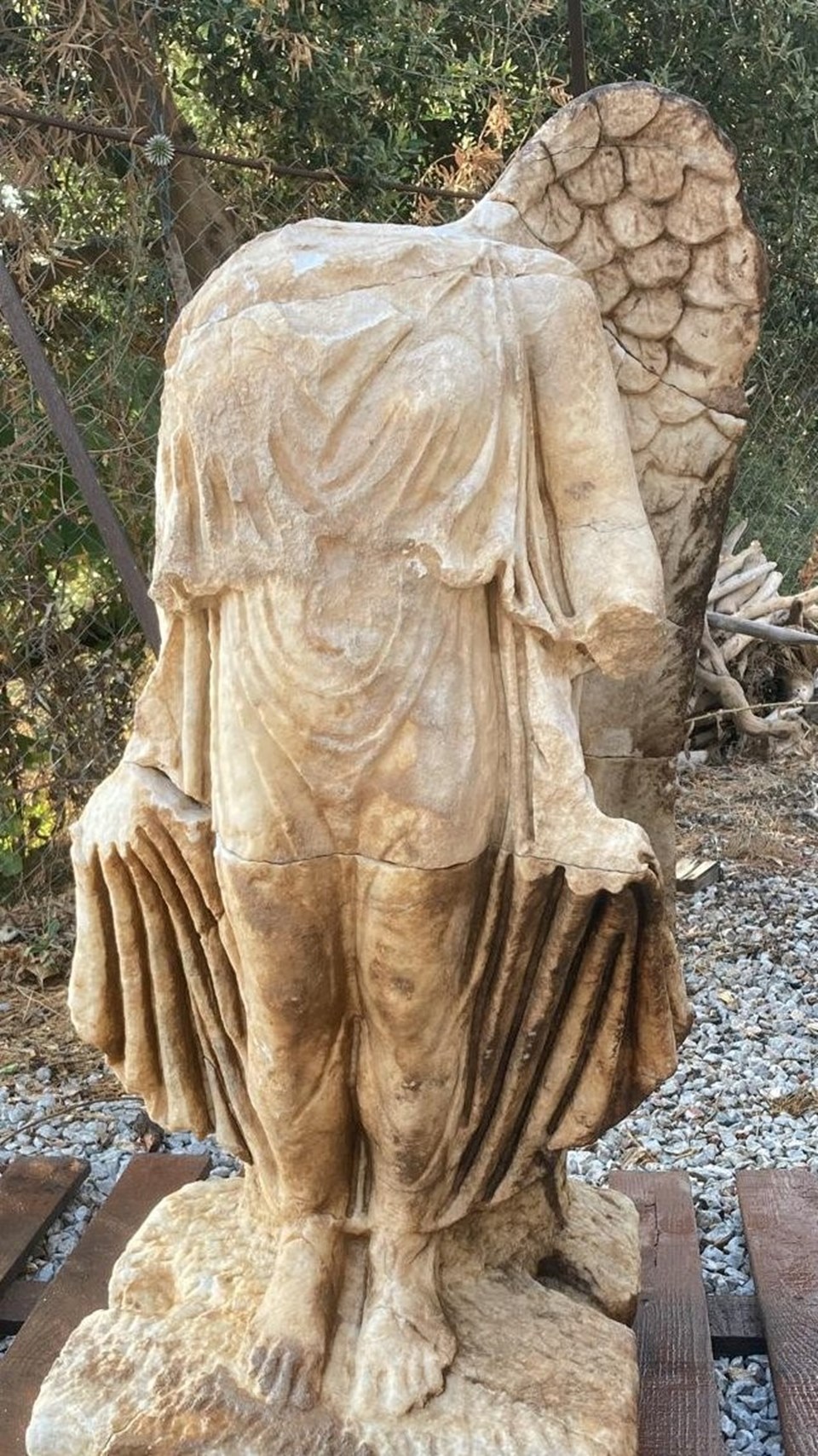 Alanya'da 1800 yıllık Zafer Tanrıçası heykeli bulundu - 1
