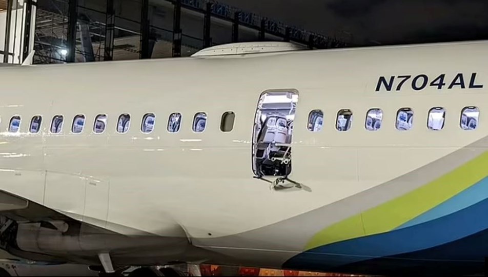 Yolcu uçağının havada acil çıkış kapısı patladı - Son Dakika Dünya  Haberleri | NTV Haber