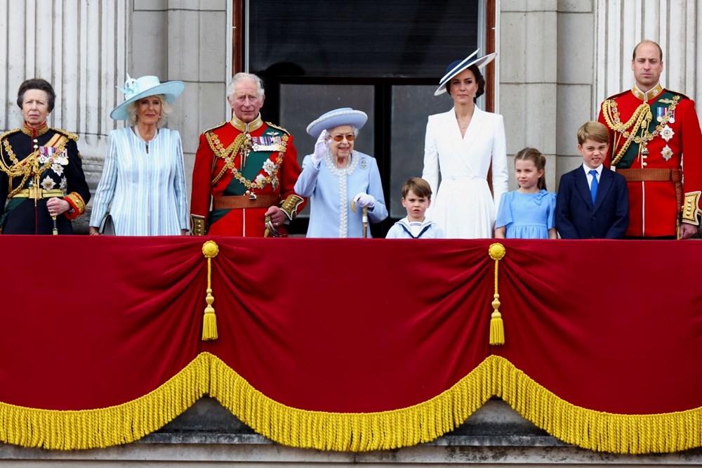 Prens Louis Kraliçe Elizabeth'in Platin Jübile kutlamasından rol çaldı - 6