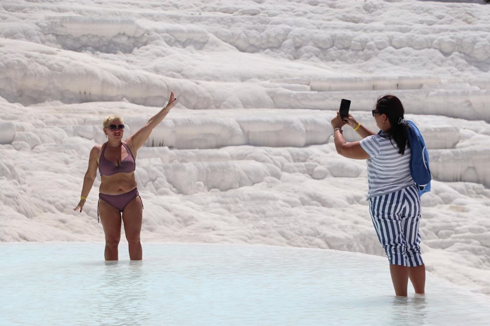 'Beyaz cennet' Pamukkale turistlere kaldı - 16