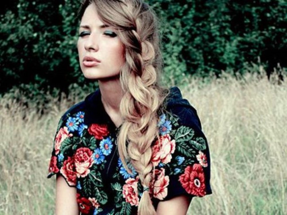 Pin by Anita Olin on I Need a Haircut Long hair cuts, Long loose curls, Long hai