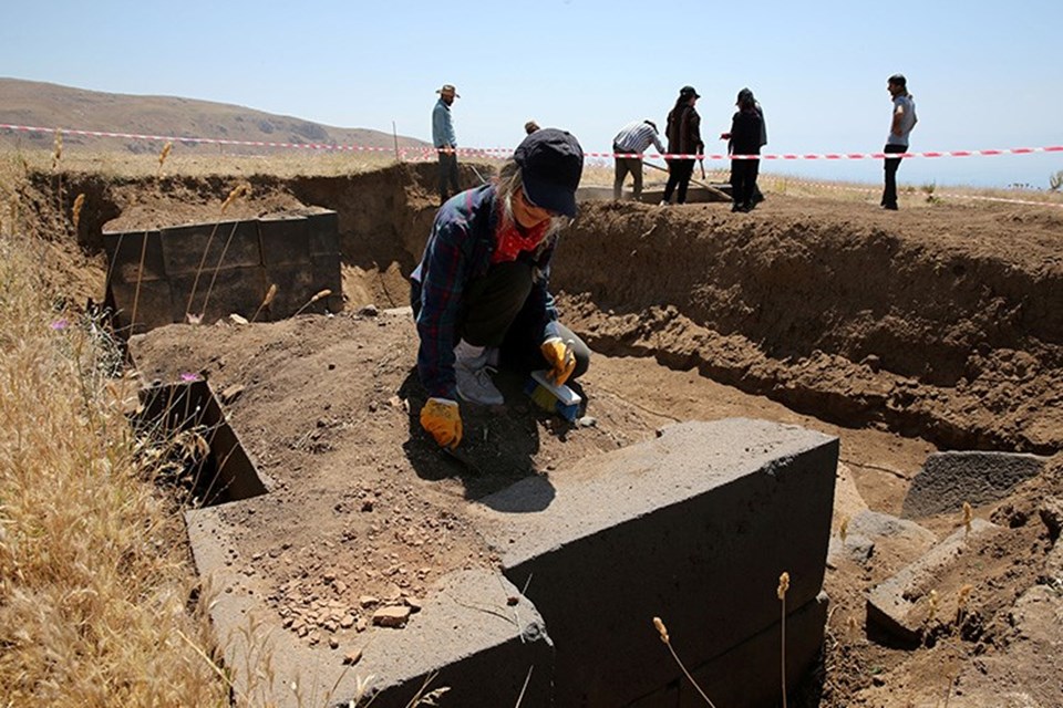 Bitlis'teki Urartu kalesinde yeni buluntular ortaya çıkarıldı - 1