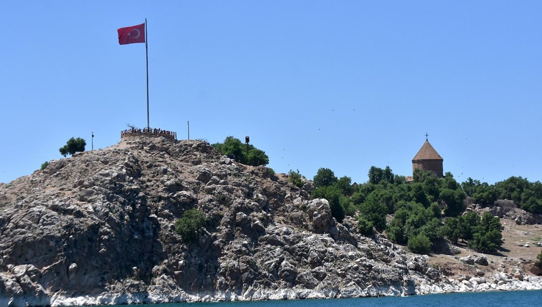 Van Gölü'ndeki Akdamar Adası'na yoğun ilgi