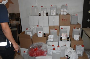 İzmir'deki operasyonda 5 ton etil alkol ele geçirildi