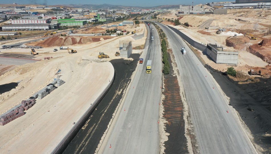 "Atık çamur" nedeniyle kapanan Tarsus-Adana-Gaziantep Otoyolu ulaşıma açıldı