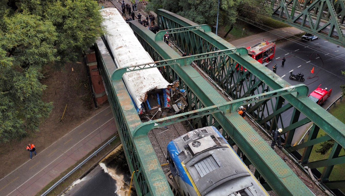 Arjantin'de iki tren çarpıştı: 60 kişi yaralandı Arjantin'de iki tren çarpıştı: 60 kişi yaralandı