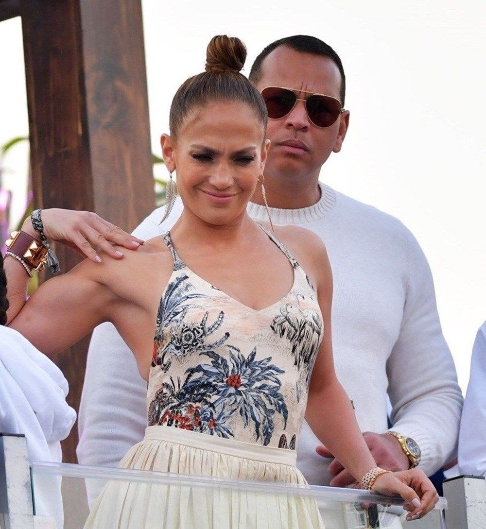 Jennifer Lopez'den ayrılan Alex Rodriguez tek başına yemekte - 8